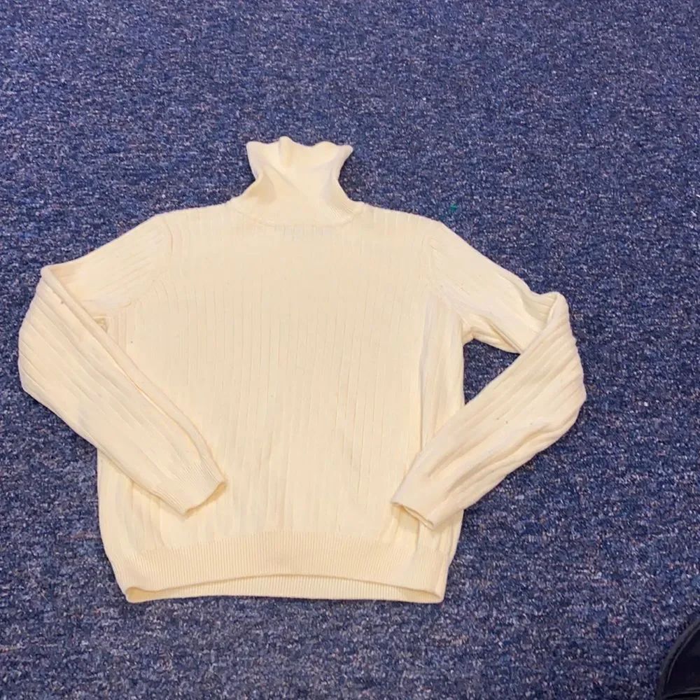 Jeanne Pierre Yellow Turtleneck sz. M